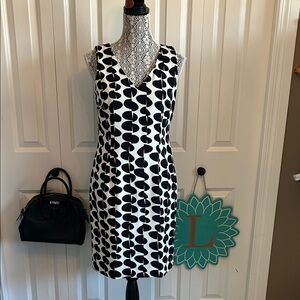 Stylish Ann Taylor Black and White Patterned Dress Size 4